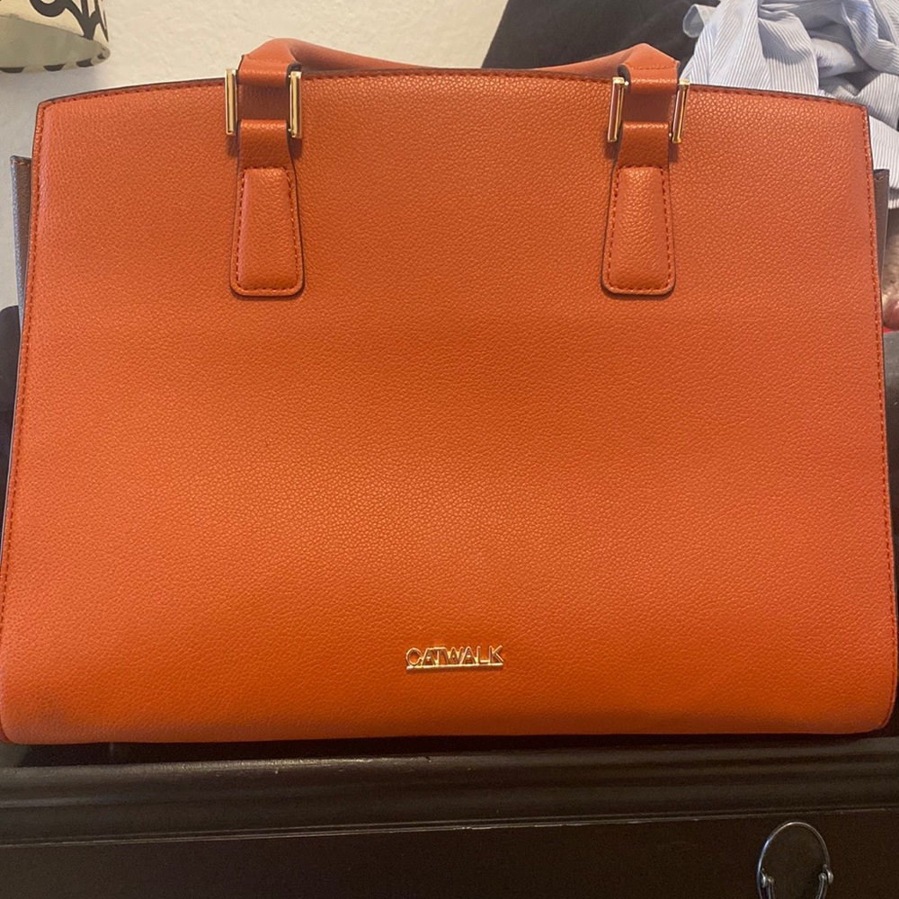 Catwalk brown leather purse